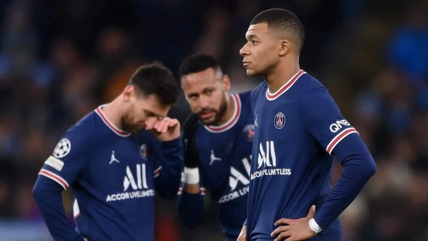 Mbappe chơi một mình rất tốt nhưng thường gặp vấn đề khi kết hợp với hai đàn anh Messi và Neymar. Ảnh: GETTY.