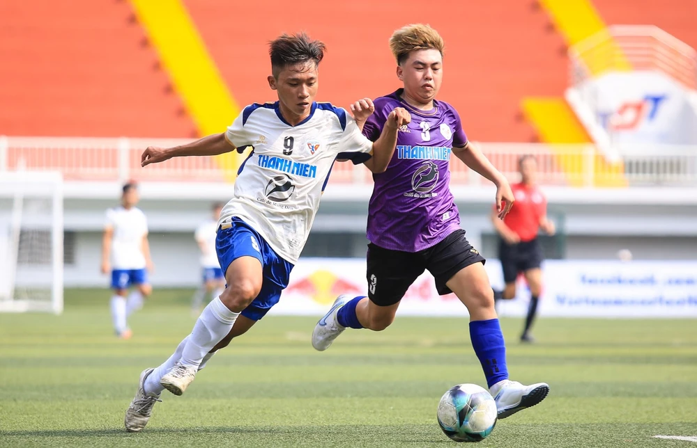 ĐH Quốc tế Hồng Bàng khởi đầu thuận lợi khi có cơn mưa gôn 7-1 trước ĐH Hùng Vương TP.HCM. Ảnh: ANH NGUYÊN.