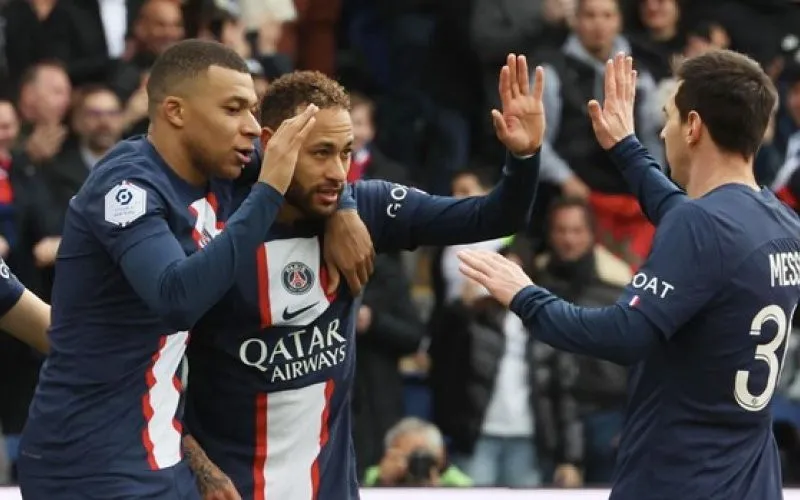 PSG chắc chắn giữ lại Mbappe và tùy thuộc tình hình sẽ chọn cách chia tay Messi hoặc Neymar. Ảnh: GETTY.