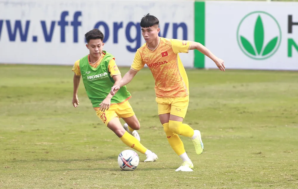 Sau lần sàng lọc quân đợt 1, đội tuyển U-23 Việt Nam chỉ còn 28 cầu thủ và chờ bổ sung một số gương mặt xuất sắc vừa dự vòng chung kết U-20 châu Á trở về. Ảnh: ANH PHƯƠNG.