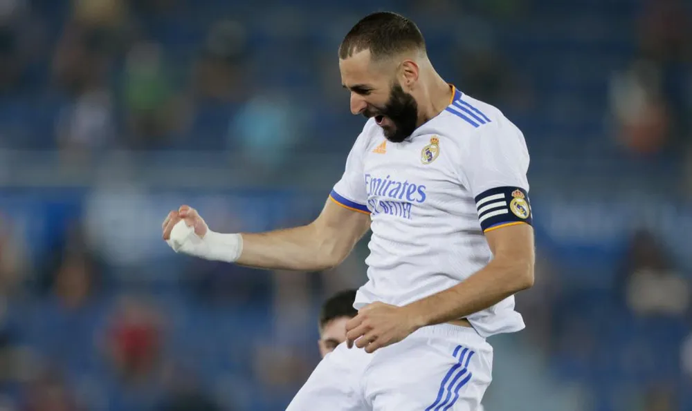 Benzema vừa hồi phục chấn thương trở lại tiếp tục dẫn dắt chủ sân Bernabeu tìm chiến thắng thứ hai trước Liverpool đang suy yếu. Ảnh: GETTY.