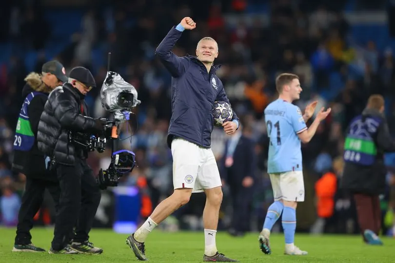 Chân sút người Na Uy ở tuổi 22 xô ngã nhiều kỷ lục sau trận đấu với Leipzig. Ảnh: GETTY. Chân sút người Na Uy ở tuổi 22 xô ngã nhiều kỷ lục sau trận đấu với Leipzig. Ảnh: GETTY.