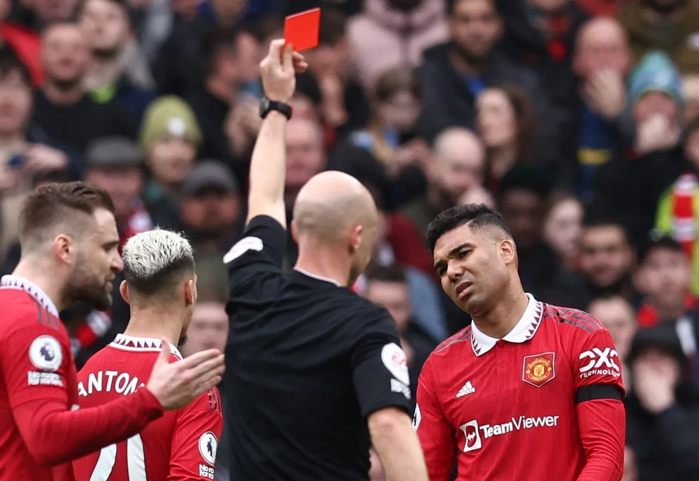 Casemiro bị thẻ đỏ lần thứ 2 sau ba trận và phải nghỉ bốn trận tiếp theo. Ảnh: GETTY.