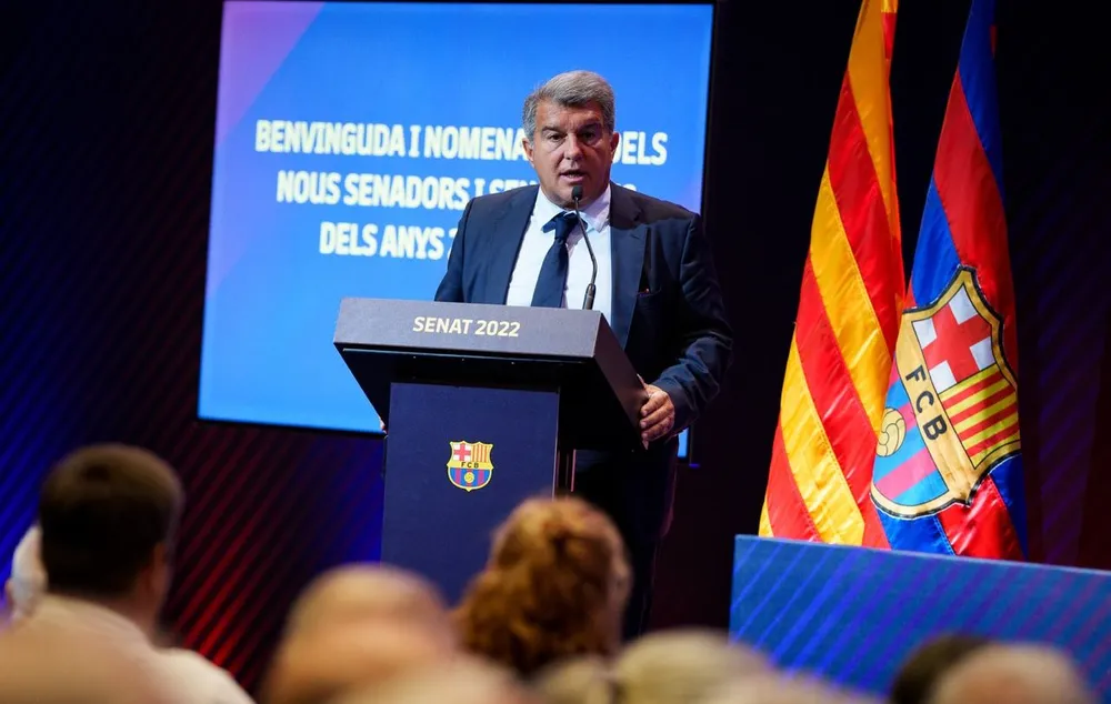 Chủ tịch Laporta kêu gọi khán giả ủng hộ Barca. Ảnh: GETTY.