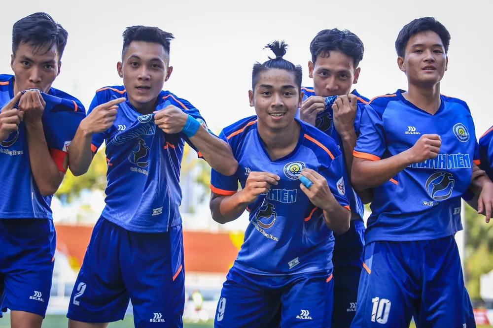 Niềm tự hào của những người thắng cuộc ĐH Kinh tế quốc dân.