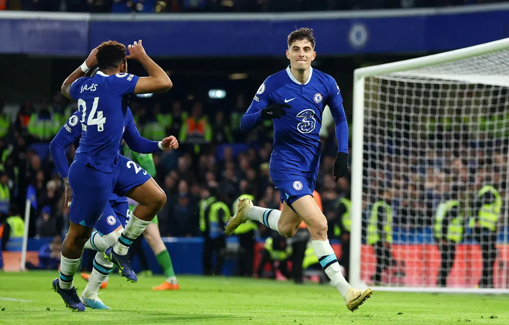 Chelsea bị &quot;níu áo&quot; ở giải trong nước và sắp sửa gặp nhiều khó khăn tại Champions League khi đụng độ nhà đương kim vô địch Real Madrid. Ảnh: GETTY.