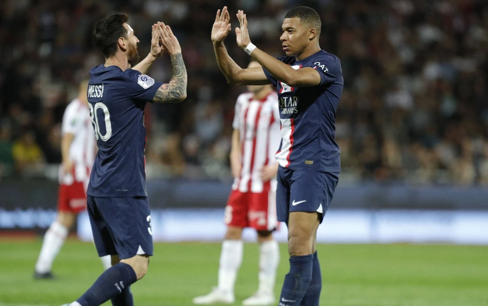 Messi và Mbappe chơi ăn ý với nhau nhưng vừa bị đối thủ yếu Rennes đánh bại 2-0. Ảnh: GETTY. Messi và Mbappe chơi ăn ý với nhau nhưng vừa bị đối thủ yếu Rennes đánh bại 2-0. Ảnh: GETTY.