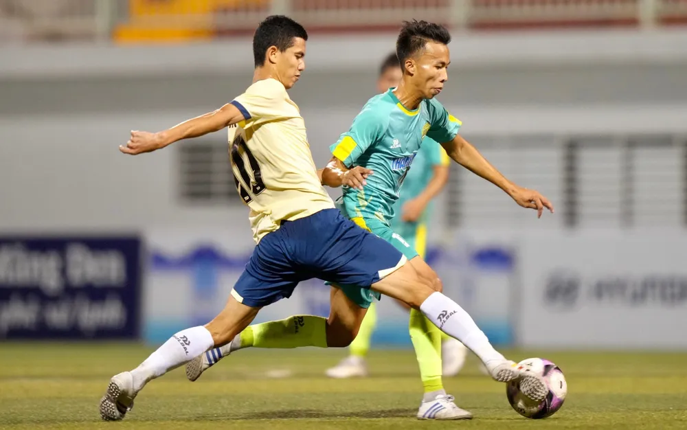 Trường ĐH Nông Lâm TP.HCM và ĐH Huế cùng nhau vào tứ kết giải Thanh Niên Sinh viên hứa hẹn những cuộc chạm trán nảy lửa. Ảnh: ANH NGUYÊN.