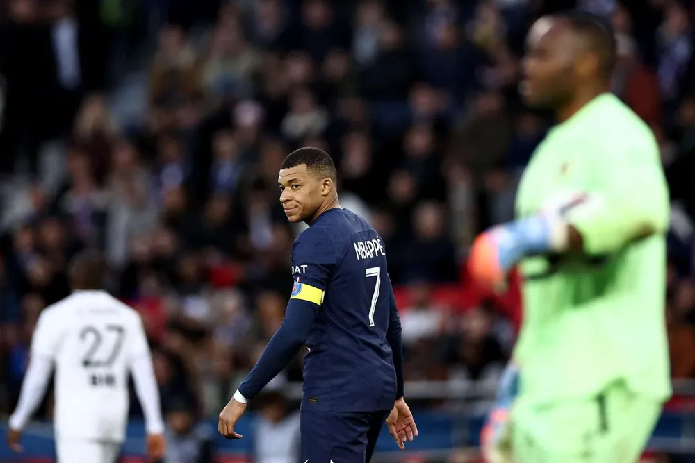 Có thâm niên ở tuyển quốc gia không nhiều nhưng Mbappe vẫn là thủ quân của Pháp. Ảnh: GETTY. Có thâm niên ở tuyển quốc gia không nhiều nhưng Mbappe vẫn là thủ quân của Pháp. Ảnh: GETTY.