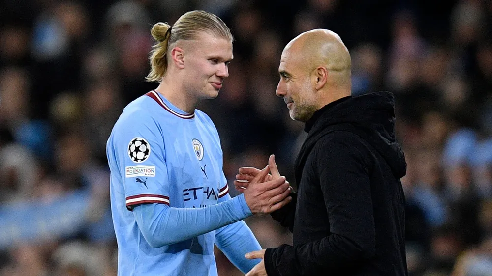 HLV Pep Guardiola tìm mọi cách giữ chân Haaland gắn bó lâu dài với Man City. Ảnh: GETTY.