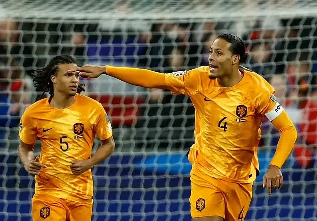 Đội trưởng của Hà Lan bị cho là rất ồn ào nhưng &quot;không nói gì&quot; khi đồng đội gặp khó khăn. Ảnh: GETTY.