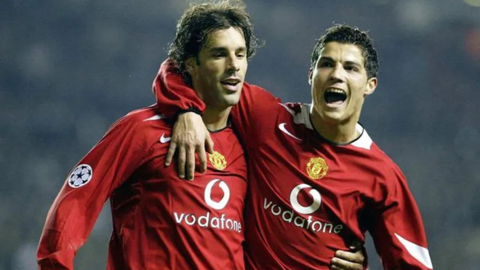 Nistelrooy từng chơi chung với Ronaldo nhưng không thích kiểu đi bóng màu mè của tiền đạo người Bồ Đào Nha. Ảnh: GETTY.