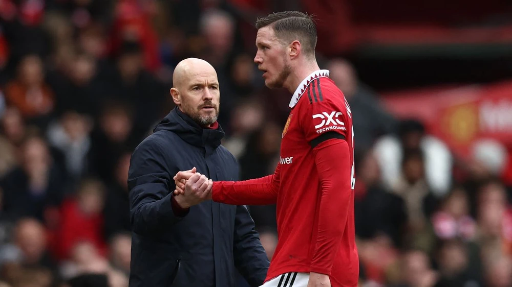 HLV Ten Hag chưa thành công với bản hợp đồng của Weghorst. Ảnh: GETTY.