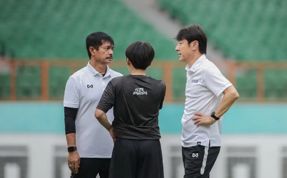 HLV Shin Tae-yong xác nhận không thay ông Indra Sjafri cầm quân chơi SEA Games 32. Ảnh: ANH PHƯƠNG. HLV Shin Tae-yong xác nhận không thay ông Indra Sjafri cầm quân chơi SEA Games 32. Ảnh: ANH PHƯƠNG.
