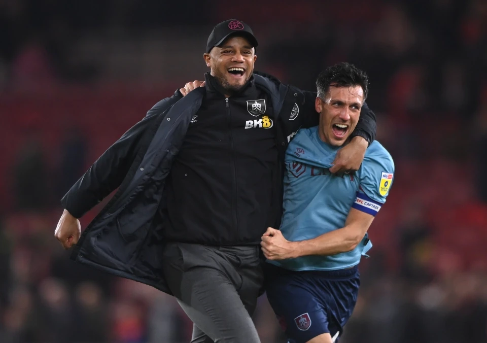 Huyền thoại của Man City có công lớn trong việc đưa Burnley thăng hạng. Ảnh: GETTY.