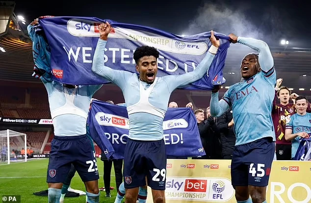 Burnley sớm thăng hạng Premier League với cách biệt 19 điểm so với đội xếp thứ 3. Ảnh: GETTY.