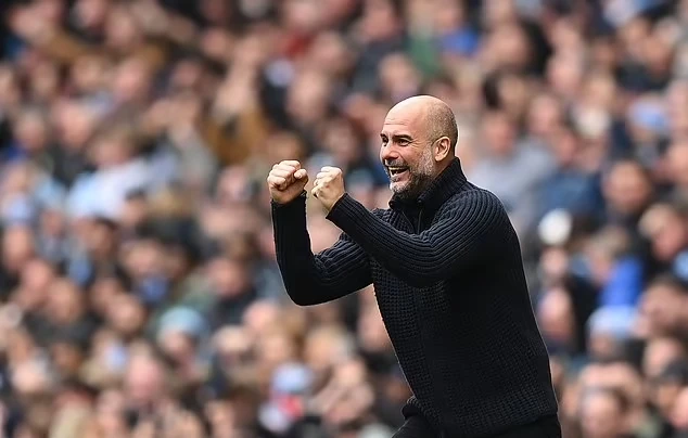 HLV Pep Guardiola mong các học trò tập trung giành chiến thắng ở 10 trận còn lại của Premier League. Ảnh: GETTY.