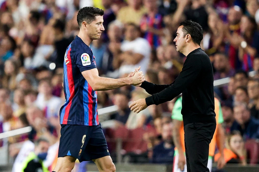 HLV Xavi đã lên danh sách năm vị trí mà Barca cần mua trong mùa hè này, cả cầu thủ dự phòng cho Lewandowski. Ảnh: GETTY.
