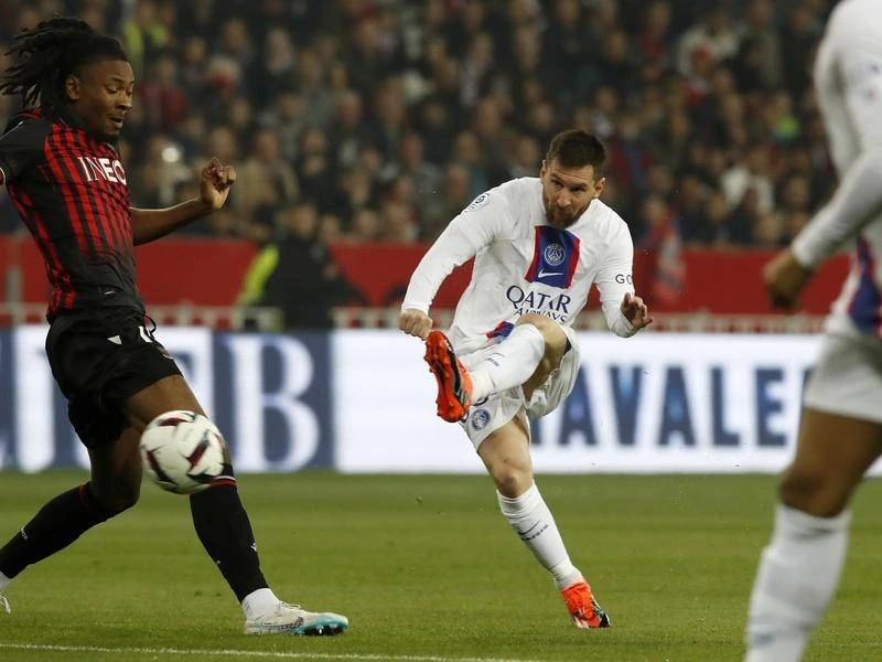 Tiền đạo 35 tuổi lại ghi bàn cho PSG vào lưới Nice. Ảnh: GETTY. Tiền đạo 35 tuổi lại ghi bàn cho PSG vào lưới Nice. Ảnh: GETTY.
