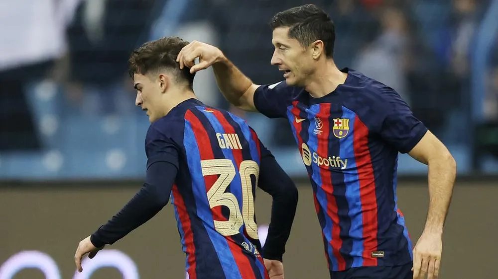 Lewandowski và đồng đội đang dẫn đầu La Liga, hơn đại đối thủ Real Madrid bám đuổi phía sau đến 13 điểm. Ảnh: GETTY.