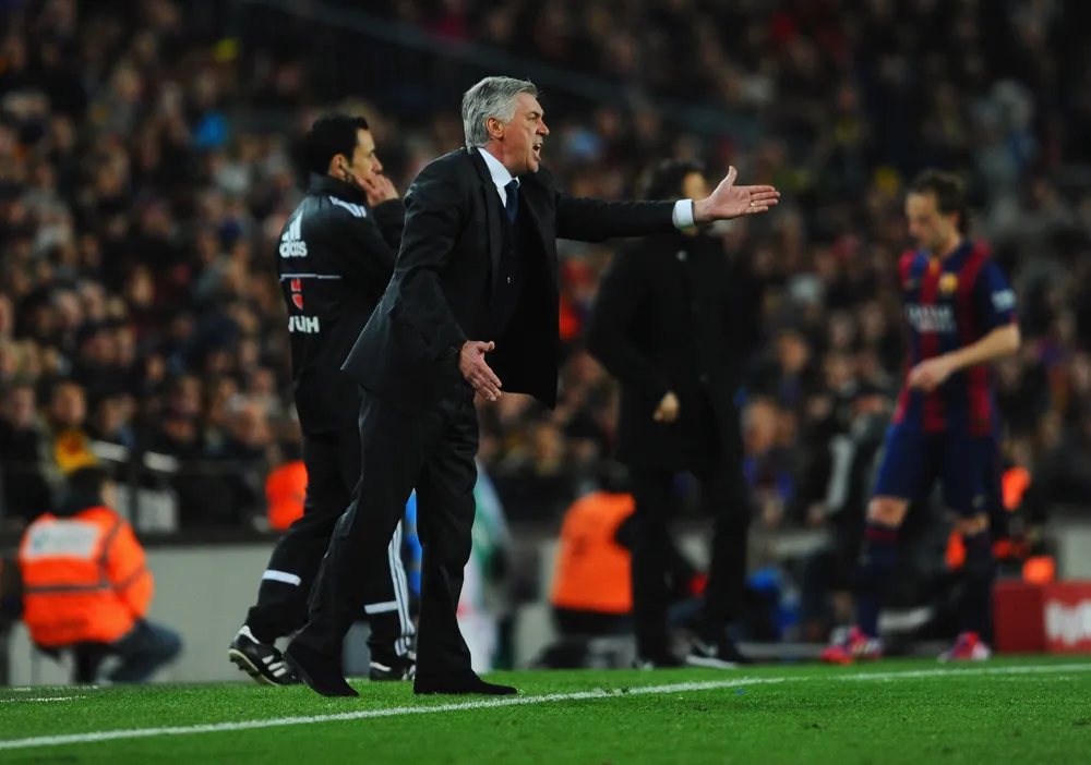 HLV Ancelotti tức giận vì các học trò chơi dưới sức trong trận thua thảm Girona. Ảnh: GETTY.