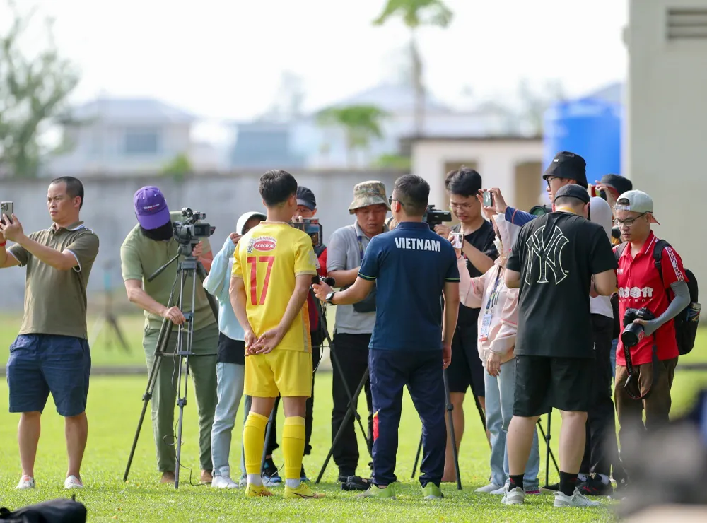 Đội tuyển U-22 Việt Nam đã &quot;xông đất&quot; Campuchia từ ngày 26-4 với nhiệm vụ bảo vệ ngôi vô địch SEA Games lần thứ ba liên tiếp.