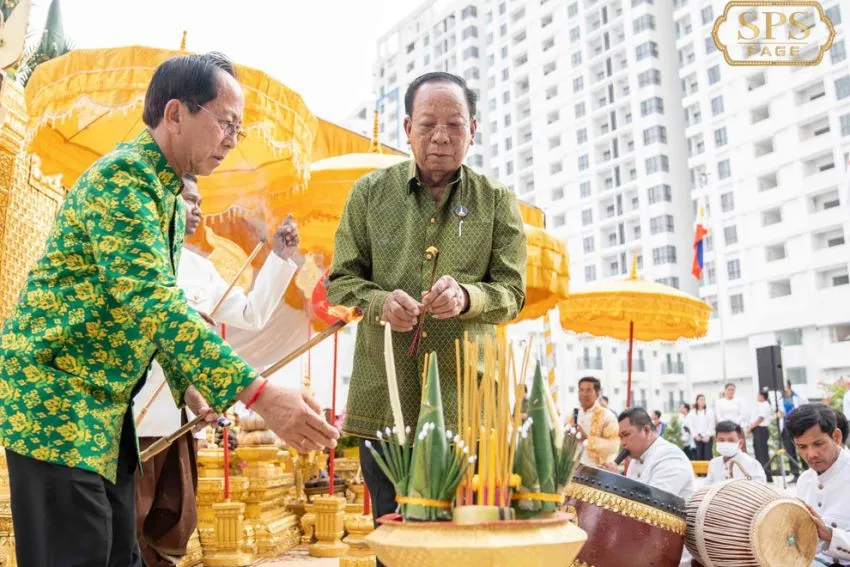 Trưởng phòng Quốc phòng Tea Banh, người đứng đầu các ủy ban tổ chức SEA Games (CAMSOC), chủ trì lễ khánh thành làng vận động viên, gần sân vận động Quốc gia Morodok Techo. Ảnh: SPS.