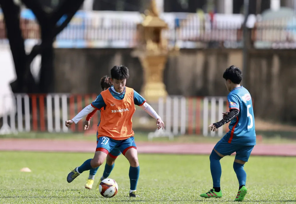 Các học trò ông Mai Đức Chung sau khi giành suất đi tiếp vào vòng loại thứ hai Olympic Paris 2024 với hai trận thắng chủ nhà Nepal tổng tỉ số 7-1...