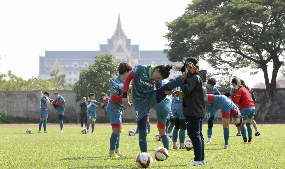 Nữ trung vệ Chương Thị Kiều đã trở lại tập luyện cùng đồng đội sau thời gian dài nghỉ dưỡng thương.
