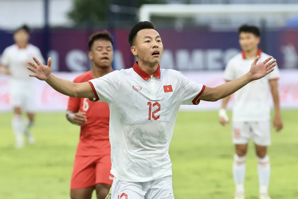 Thái Sơn ghi bàn thắng thứ hai cho U-22 Việt Nam. Ảnh: ANH PHƯƠNG.