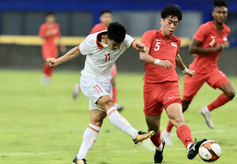 ... với nhiều pha dứt điểm cận thành không đưa bóng đi vào lưới U-22 Singapore. Ảnh: ANH PHƯƠNG.