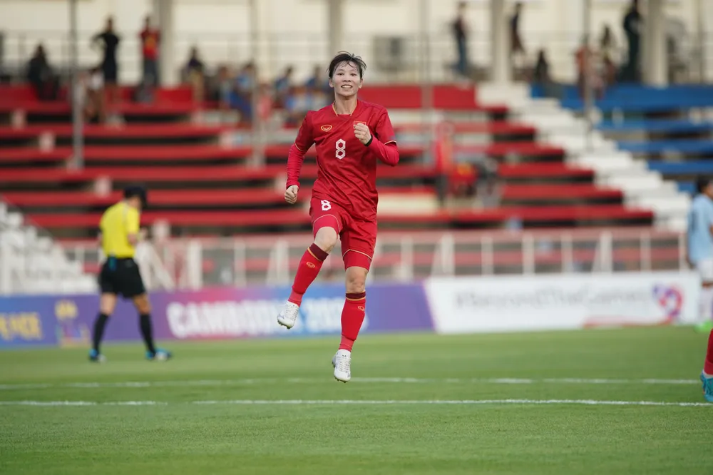 Vũ điệu ăn mừng bàn thắng của Thùy Trang, nữ chiến binh dẻo dai và bền bỉ cao tuổi nhất đội tuyển.