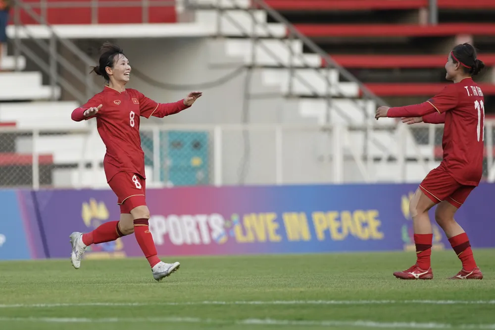 Qua đây em cũng xin cảm ơn Ban huấn luyện đã tin tưởng trao cơ hội cho em. Cảm ơn toàn đội đã cùng nhau nỗ lực đến phút cuối cùng. Cảm ơn người thân, cảm ơn tất cả người hâm mộ bóng đá nữ Việt Nam đang theo dõi đội tuyển ở SEA Games 32&quot;.