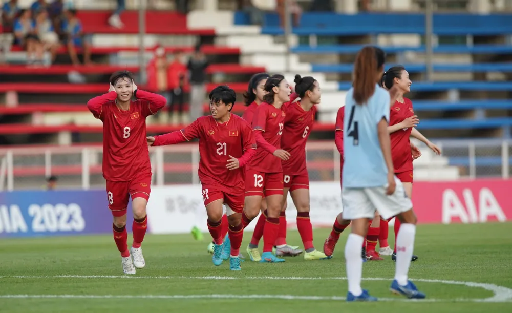 Tiền vệ Thùy Trang (8) từng ghi một siêu phẩm khó quên vào lưới Myanmar ở vòng bảng. Ảnh: ANH PHƯƠNG. Tiền vệ Thùy Trang (8) từng ghi một siêu phẩm khó quên vào lưới Myanmar ở vòng bảng. Ảnh: ANH PHƯƠNG.