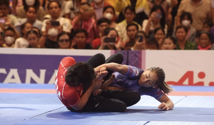 Cô gái Campuchia có khởi đầu chưa tốt trước đồng nghiệp nhưng đã vùng dậy lật ngược tình thế...