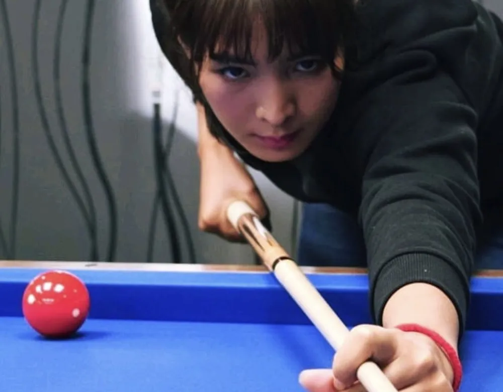 Pheavy luôn gây sự chú ý cho khán giả bởi thần thái toát lên vẻ tự tin khi thi đấu cùng những đường cơ ảo diệu.