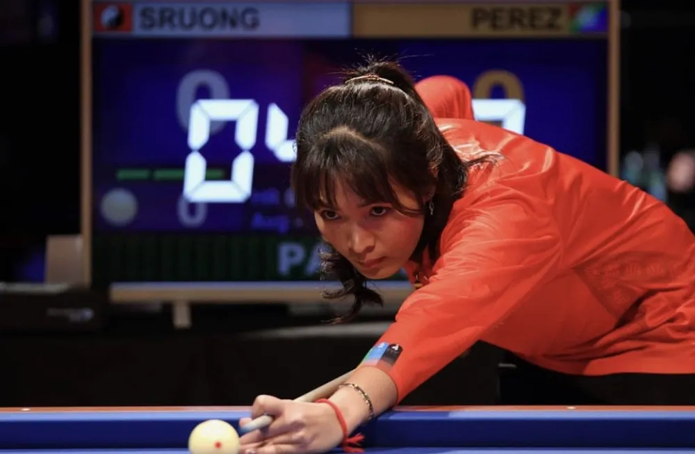 Nữ cơ thủ hấp dẫn người hâm mộ Campuchia chủ yếu qua mạng xã hội và đây là lần đầu tiên cô trở về khoác áo đội tuyển quê hương tham dự SEA Games 32.