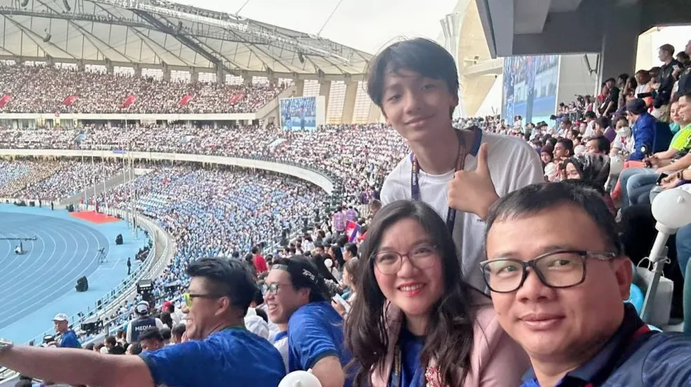 Gia đình chị Ty Ty có tình yêu sâu đậm với bóng đá Việt Nam và rất hào hứng chào đón SEA Games lần đầu tiên tổ chức ở Campuchia. Ảnh: CCT.