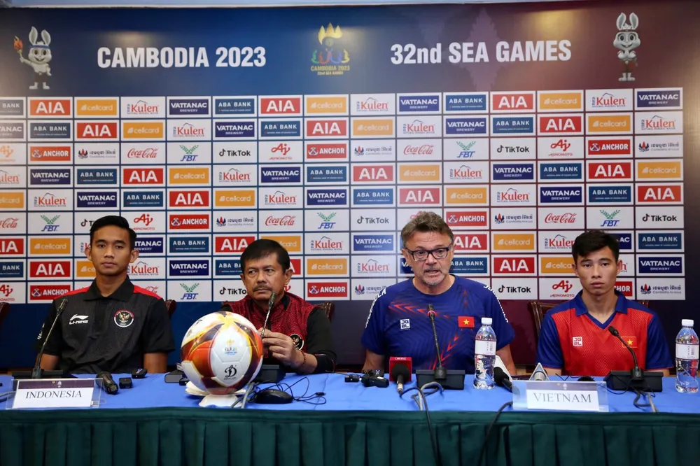 Mặc dù đánh giá cao U-22 Indonesia, ông thầy người Pháp vẫn tuyên bố thắng trận bán kết chiều 13-5. Ảnh: ANH PHƯƠNG.