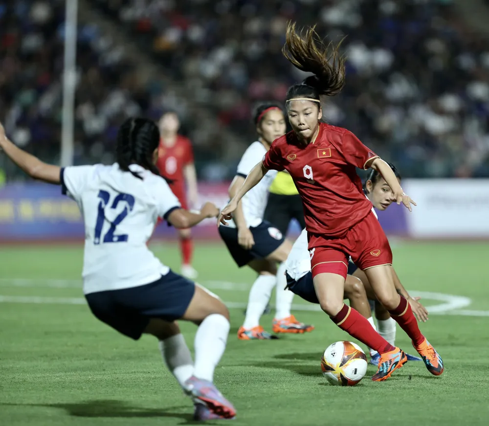 Đầu tàu Huỳnh Như cho biết sẽ rất nỗ lực chơi trận cuối cùng để mang chức vô địch về nhà. Ảnh: ANH PHƯƠNG.