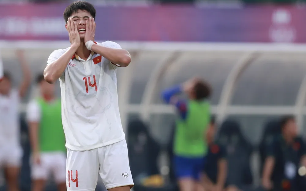 ... khiến Văn Trường và đồng đội mất cơ hội vào trận chung kết SEA Games 32 như đã hứa với người hâm mộ...