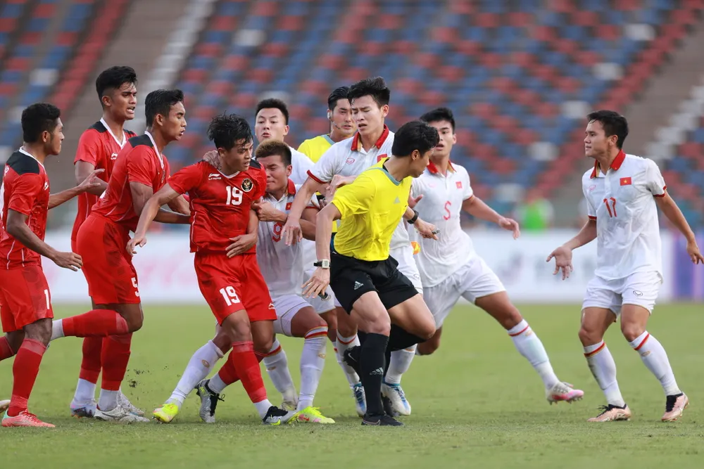 U-22 Việt Nam đã không thể vượt qua sức ép trong một trận cầu căng thẳng. Ảnh: ANH PHƯƠNG. U-22 Việt Nam đã không thể vượt qua sức ép trong một trận cầu căng thẳng. Ảnh: ANH PHƯƠNG.