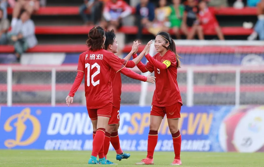 Đội trưởng Huỳnh Như là khắc tinh của tuyển nữ Myanmar khi hai trận gần nhất đều sút thủng lưới họ. Ảnh: ANH PHƯƠNG. Đội trưởng Huỳnh Như là khắc tinh của tuyển nữ Myanmar khi hai trận gần nhất đều sút thủng lưới họ. Ảnh: ANH PHƯƠNG.