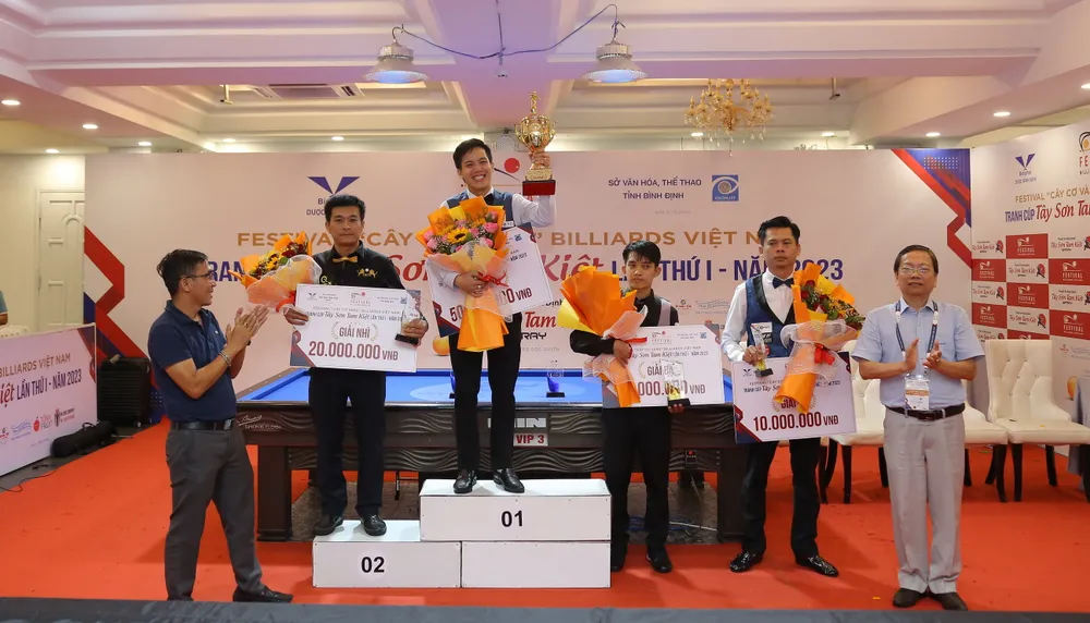 Lần đầu tiên tổ chức cúp Tây Sơn Tam Kiệt, giải đã thu hút trên 70 cao thủ Billiards Việt Nam tạo nên những trận cầu hấp dẫn.