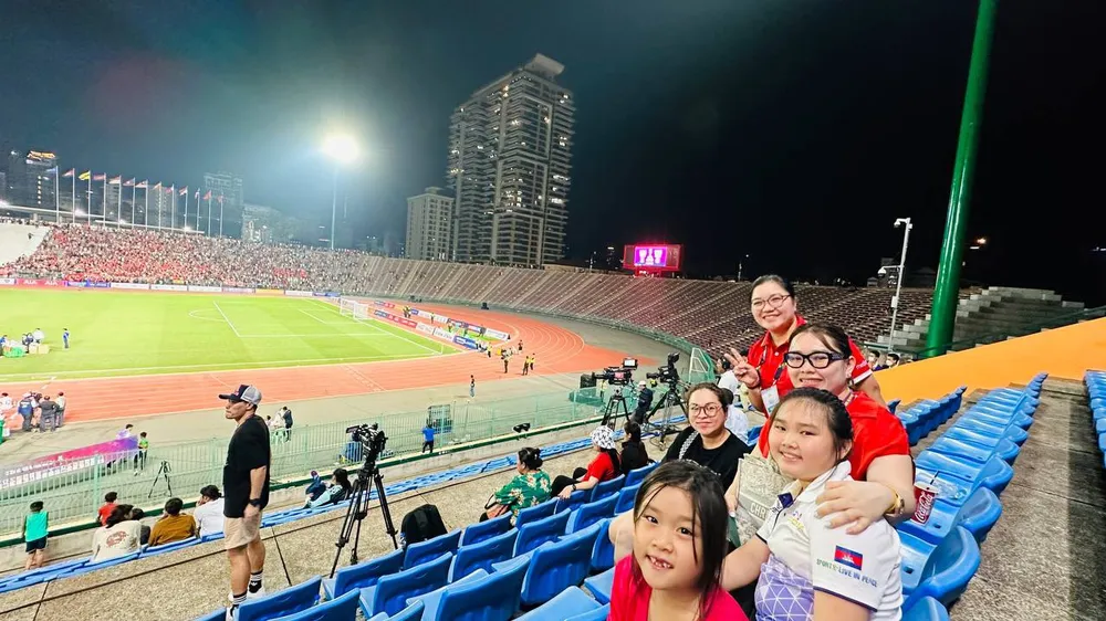 ... và trận nào cũng đến sân Olympic cổ vũ cho thầy trò Mai Đức Chung săn vàng SEA Games 32. ... và trận nào cũng đến sân Olympic cổ vũ cho thầy trò Mai Đức Chung săn vàng SEA Games 32.