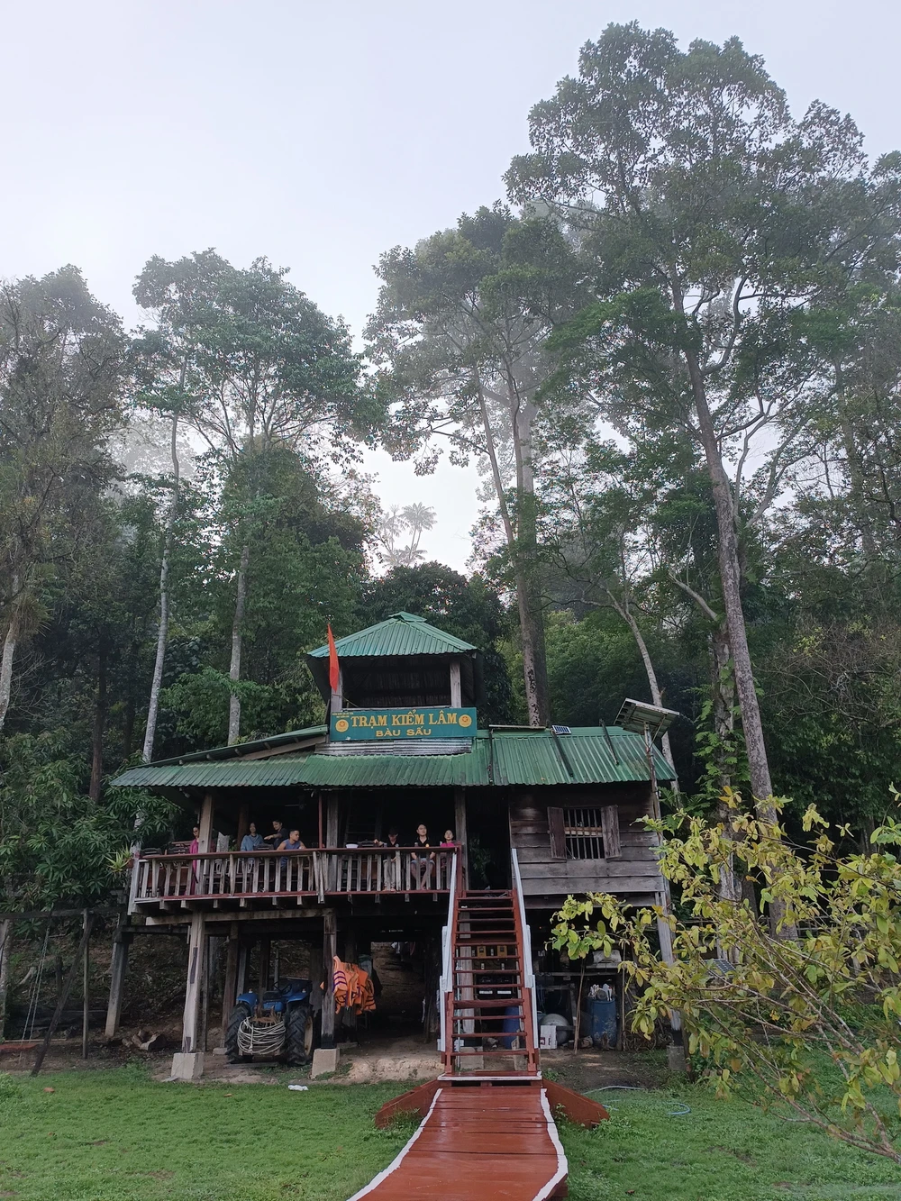 Trạm kiểm lâm Bàu Sấu ẩn mình giữa rừng sâu kỳ thú.