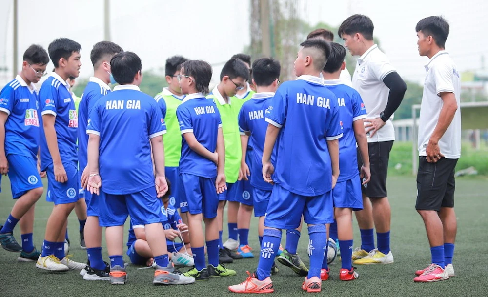 Quang Thanh chia sẻ, Hàn Gia Academy ra đời với sứ mệnh tìm tòi và mài dũa những viên ngọc thô cho làng bóng Sài Gòn từng một thời là cái nôi bóng đá trên cả nước.