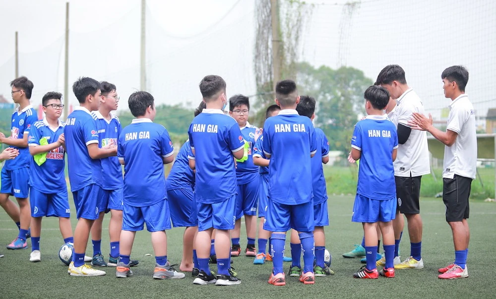 Nhà vô địch AFF Cup 2008 dưới thời HLV Calisto hy vọng với sự chăm sóc tốt những mầm non bóng đá của Sài Gòn, anh cùng các cộng sự phát hiện ra nhiều tài năng trẻ trong tương lai.