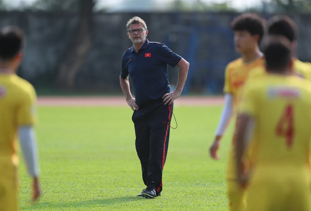 Thầy trò Troussier nằm ở bảng đấu U-23 châu Á nhẹ ký cùng với tư thế chủ nhà sẽ không khó giành một suất đi tiếp. Ảnh: ANH PHƯƠNG. Thầy trò Troussier nằm ở bảng đấu U-23 châu Á nhẹ ký cùng với tư thế chủ nhà sẽ không khó giành một suất đi tiếp. Ảnh: ANH PHƯƠNG.