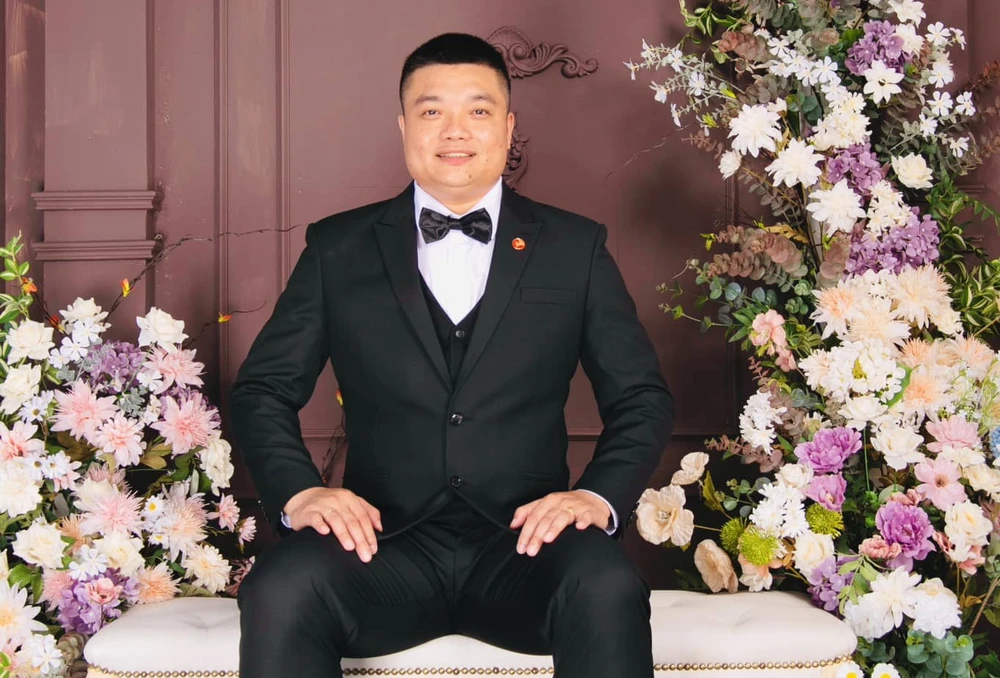 Thái Hòa mạnh mẽ và quyết liệt trên sân bóng ném rất bảnh bao và hồi hộp trước giờ ra mắt đàng gái...